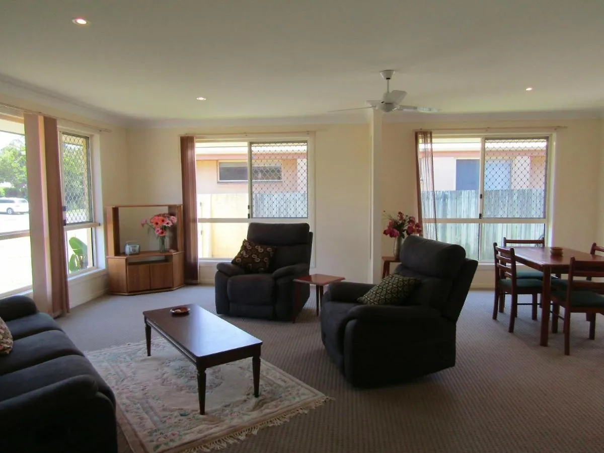 Daintree House, Lennox Head Villa 0*,
